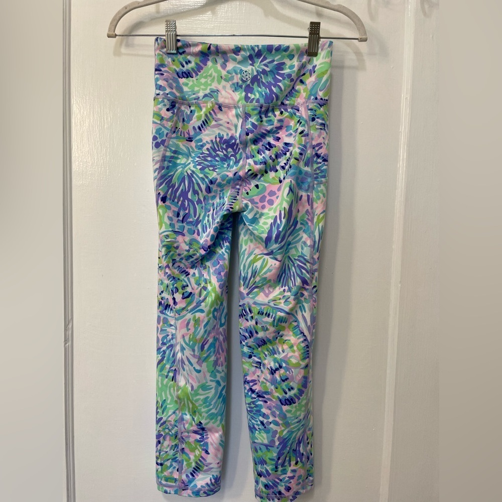 Lilly Pulitzer Luxletic Weekender High Rise Crop Leggings Shell Of A Party XS - Picture 2 of 10